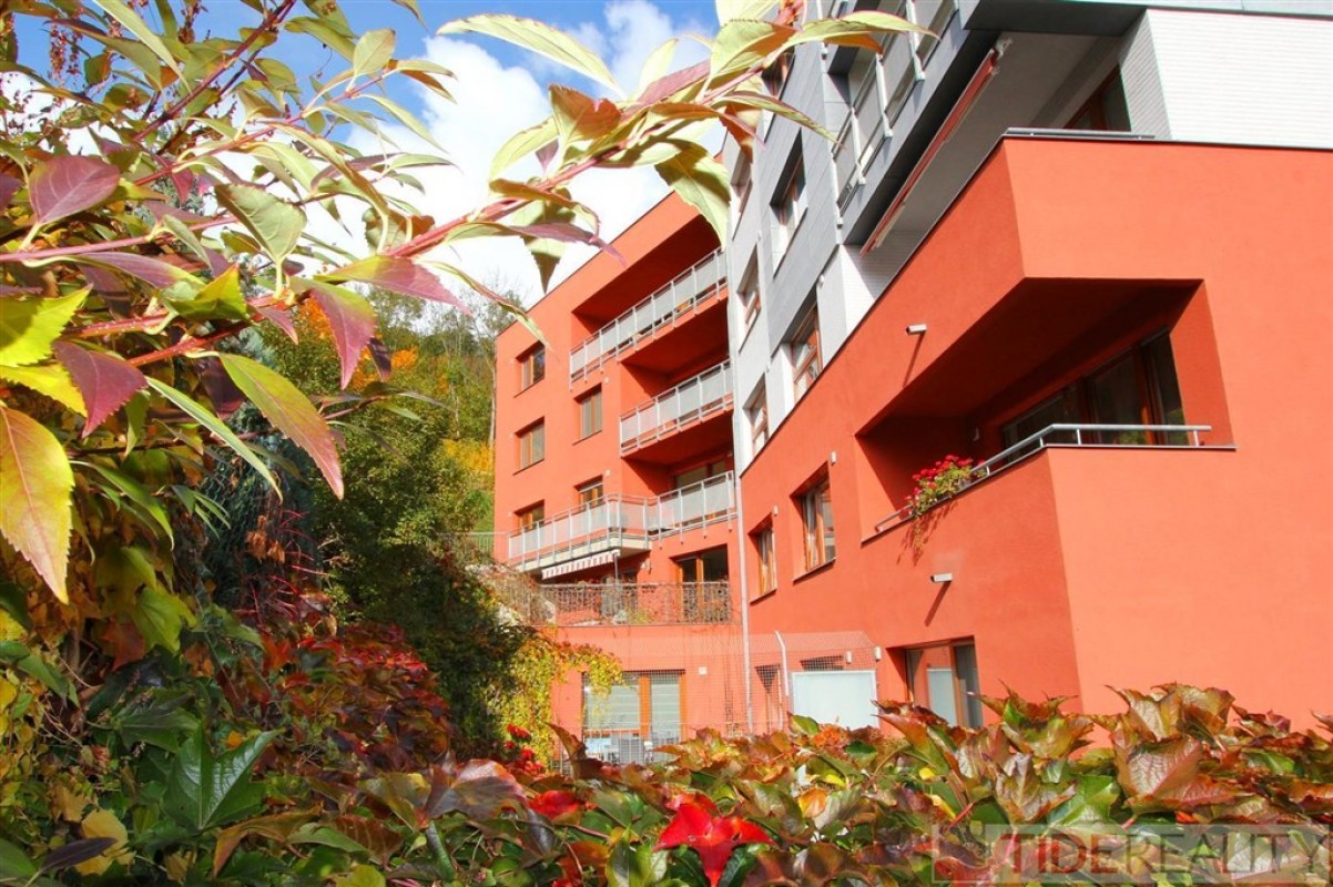 Stylish apartment with terrace and garden to rent, 3 bdrms, 180 m2, Ke Klimentce, Praha 5