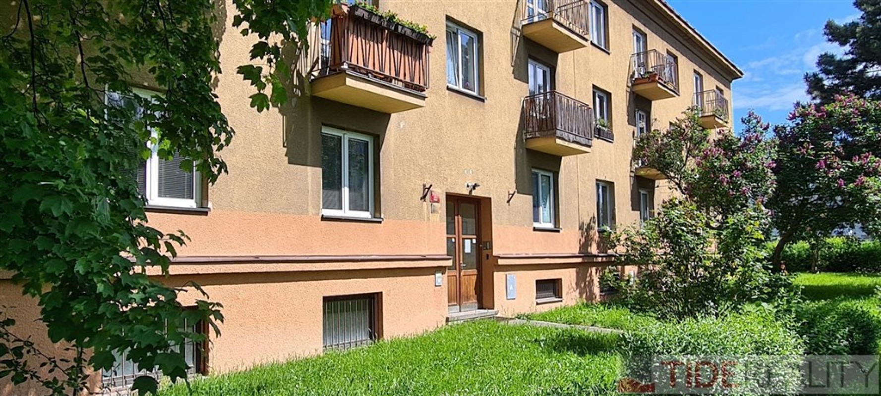 Prostorný světlý byt 2+1 s dvěma balkony, sklepem, celkem 62 m2, Praha 8 Kobylisy