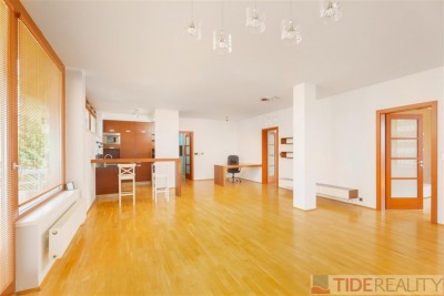 Rent of modern, sunny 2 bdrm apartment with 14 m2 balcony, Kodaňská st., Vršovice area!