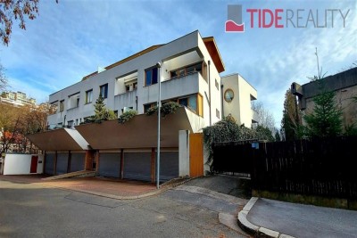 Large studio apartment with a terrace, Prague 5, under Hybšmanka