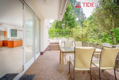 Renting an unfurnished apartment with a terrace and private garden in a modern apartment building in Braník.