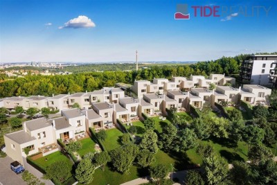 Furnished modern terraced house with a garden near a park.