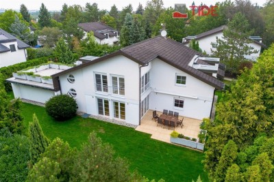Spacious villa 7+1, plot 1000m2, amazing quiet location Průhonice, Prague-west.