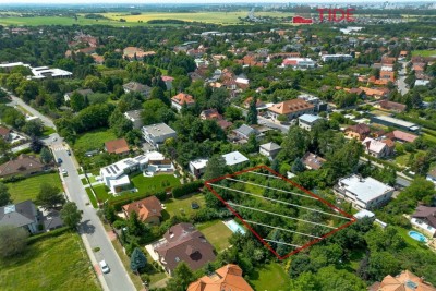 Prodej výjimečného stavebního pozemku 1983 m² v prestižní lokalitě Průhonice