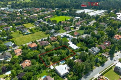 Prodej výjimečného stavebního pozemku 1983 m² v prestižní lokalitě Průhonice