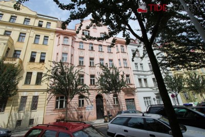 Plně zařízený prostorný byt na Vinohradech jen pár kroků od Riegrových sadů