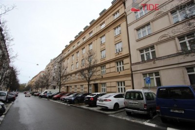 Pronájem útulného částečně zařízeného bytu 2+kk v Dejvicích, Praha 6, Eliášova ul.
