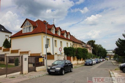 Rent of exceptional apartment 5+kk with swimming pool, Praha 5, U Waltrovky