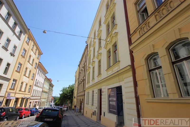Pronájem zrekonstruovaného bytu 3+kk, Praha 2, Rybalkova ul.