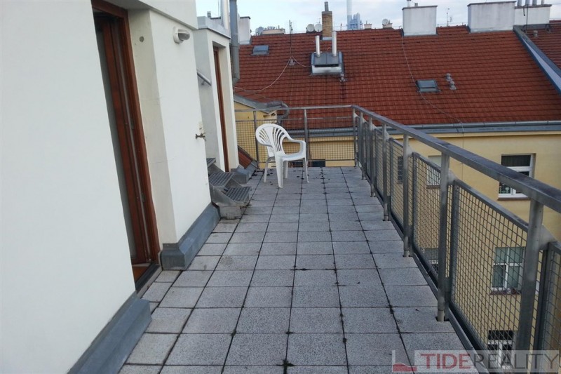 Pronájem mezonetového bytu s prostornou terasou, Nitranská, Vinohrady, Praha 10