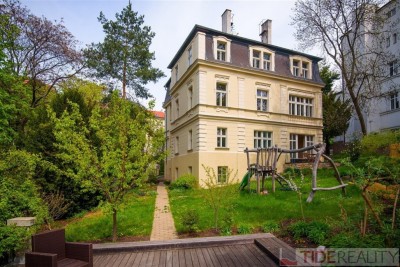 Rent of luxury apartment 4+1, 145 sqm in beautiful 1st Republic villa in Vinohrady, Prague 2, Na Kleovce