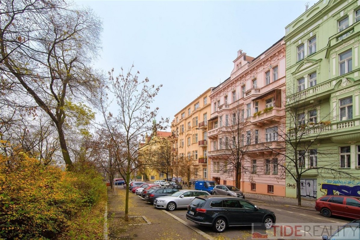 Pronájem jedinečného bytu se střešní terasou, Kladská, Vinohrady, Praha 2