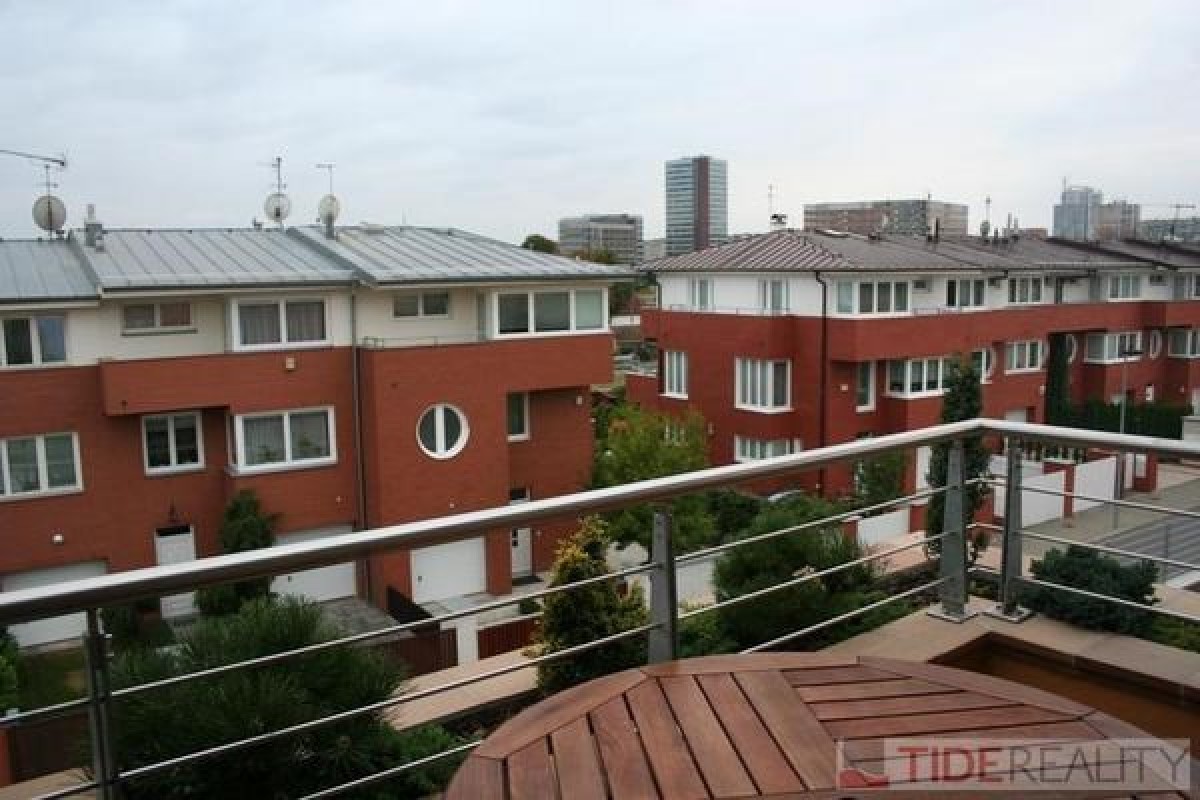 Pronájem krásného moderního  bytu v novostavbě, 3+kk, 98 m2, terasa, U dětského hřiště, Praha 5