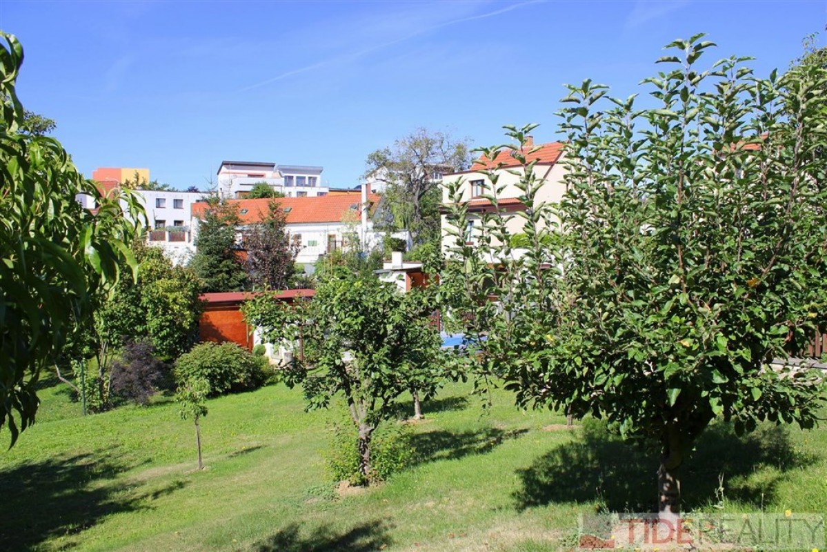 Rodinný dům s rozlehlou zahradou na pozemku 1089m2, Pod Vlkem, Praha 5, Stodůlky