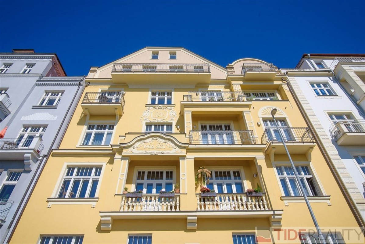 Jedinečný byt s dvěma balkony, ulice U Havlíčkových sadů, Praha 2 Vinohrady