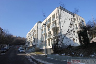 Rent of spacious, luxury, unfurnished apartment 2+kk, Praha 5, Smíchov, U Nikolajky