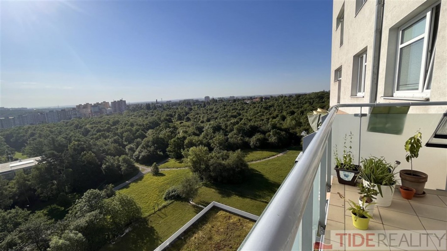 Pronájem bytu 2+kk, 52 m2. Balkon, výhled! ul. V Štíhlách, Praha 4