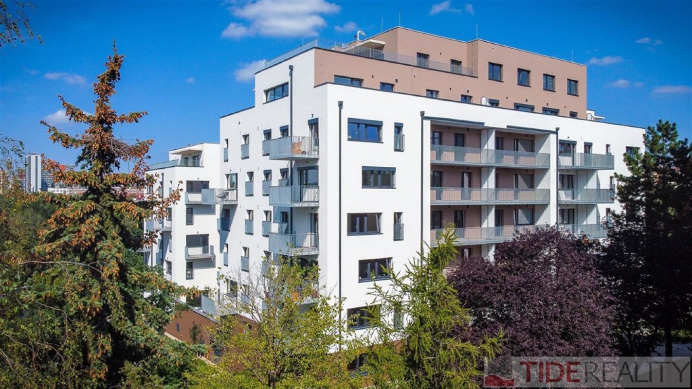 Pronájem slunečného bytu 4+kk s terasou v novostavbě Praha 10, Strašnice, Štěchovická ul.