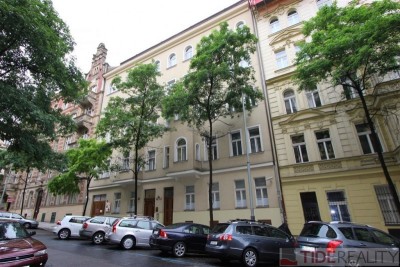 Pronájem mezonetového bytu 4+kk s terasou a zimní zahradou na Vinohradech, Mánesova, Praha 2